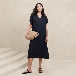 Banana Republic LINEN-BLEND KAFTAN MIDI DRESS in Color Preppy Navy